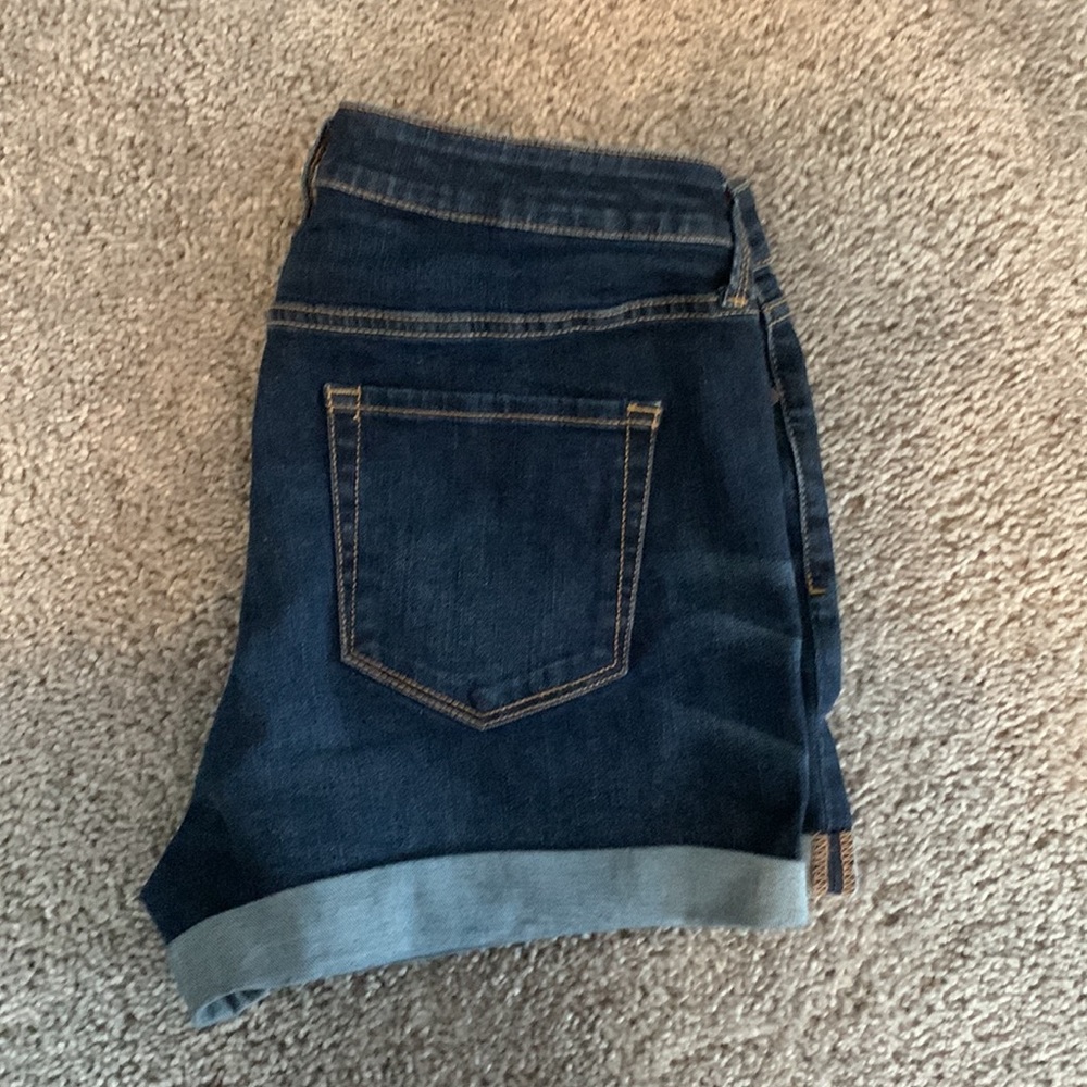 Size 10 shorts - Picture 2 of 2